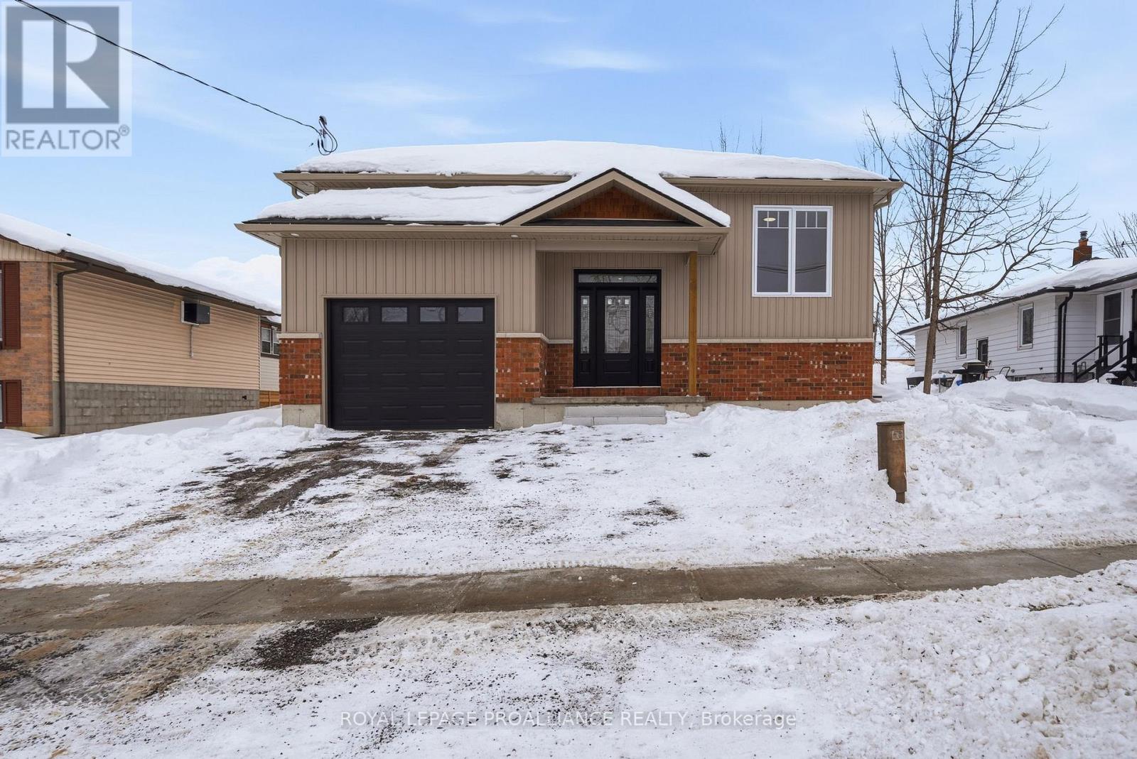 152 Bay Street, Quinte West, Ontario  K8V 1H8 - Photo 1 - X12786634