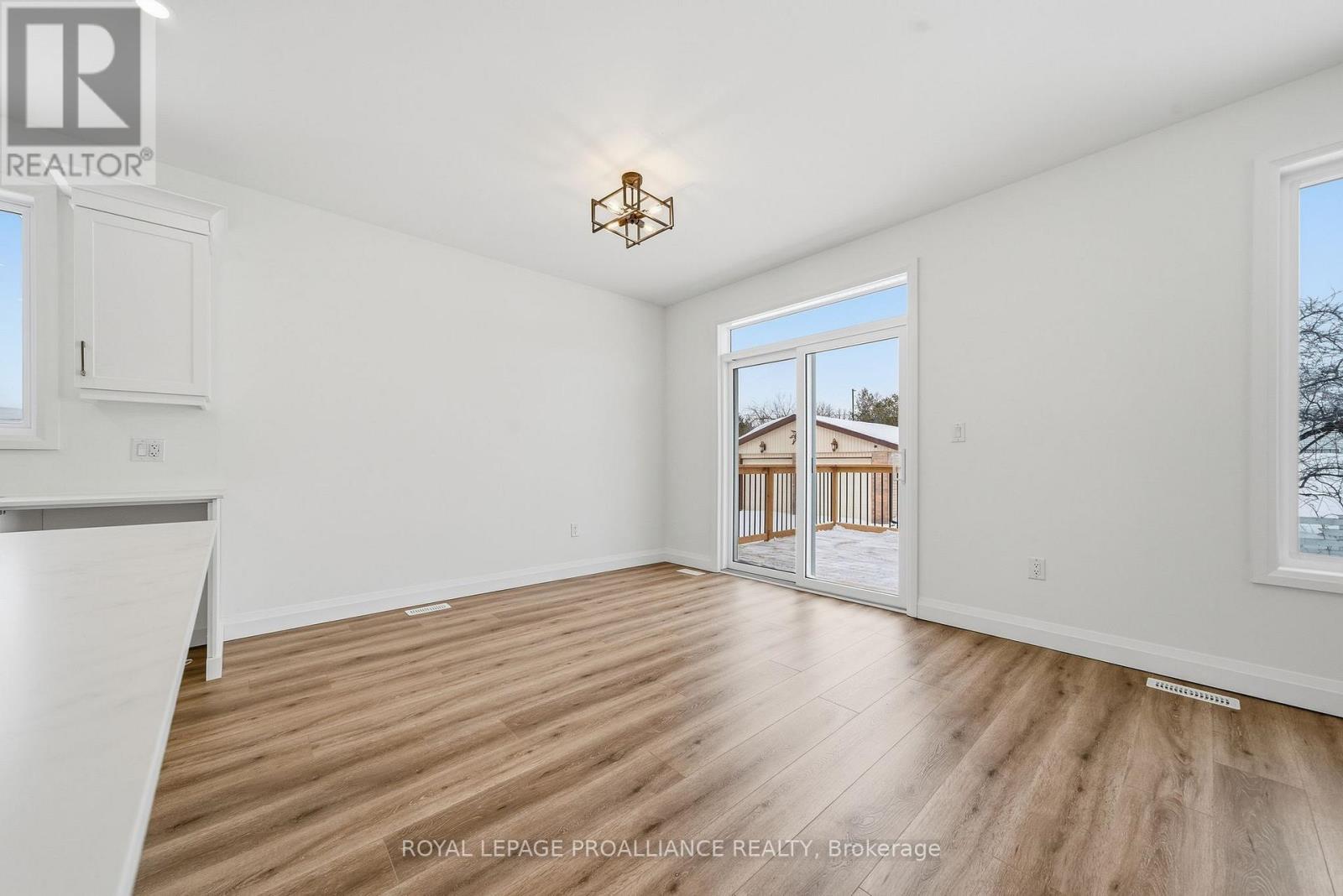 152 Bay Street, Quinte West, Ontario  K8V 1H8 - Photo 21 - X12786634