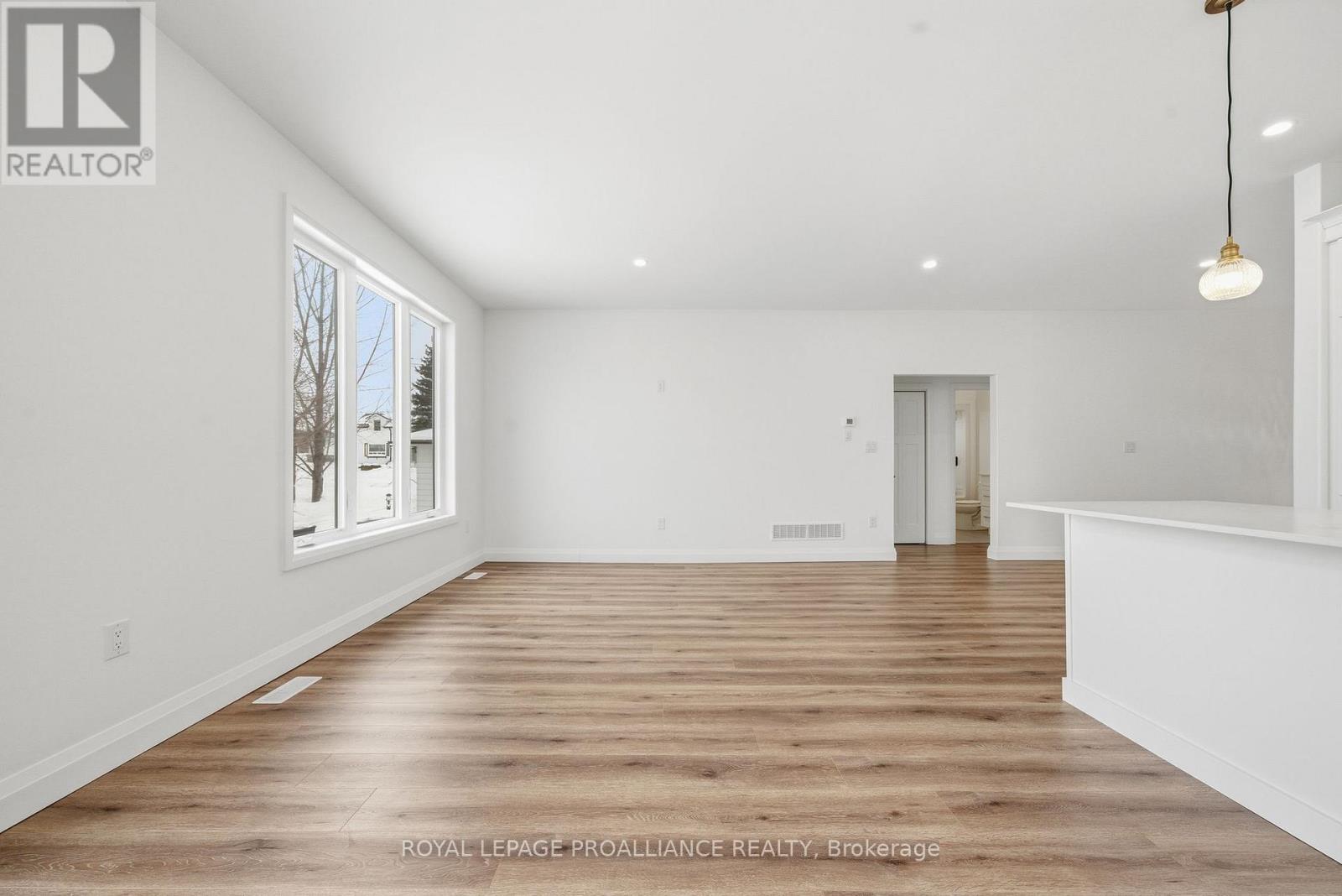 152 Bay Street, Quinte West, Ontario  K8V 1H8 - Photo 24 - X12786634