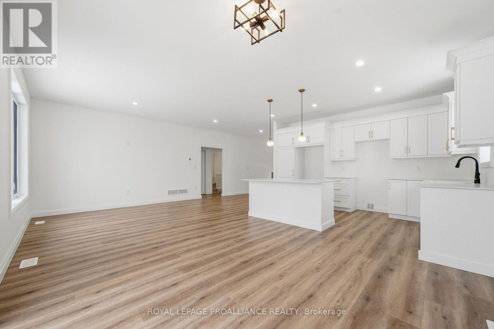 152 Bay Street, Quinte West, Ontario  K8V 1H8 - Photo 25 - X12786634