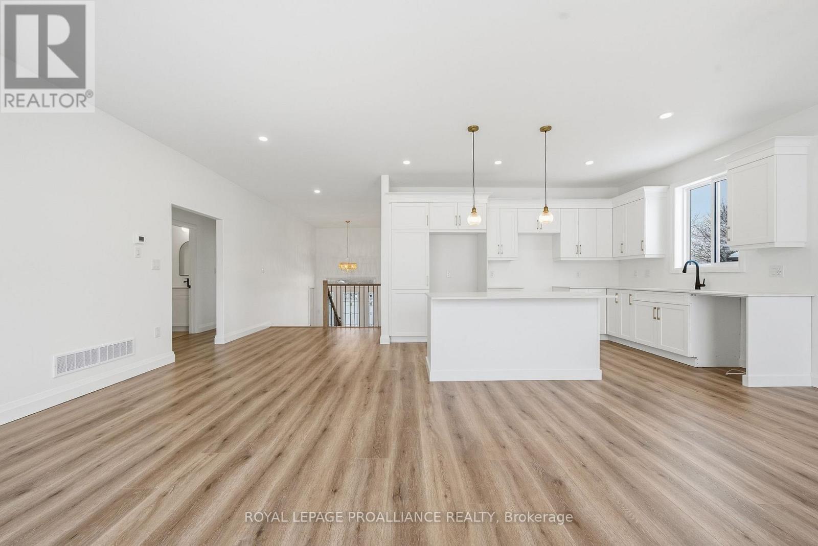 152 Bay Street, Quinte West, Ontario  K8V 1H8 - Photo 26 - X12786634