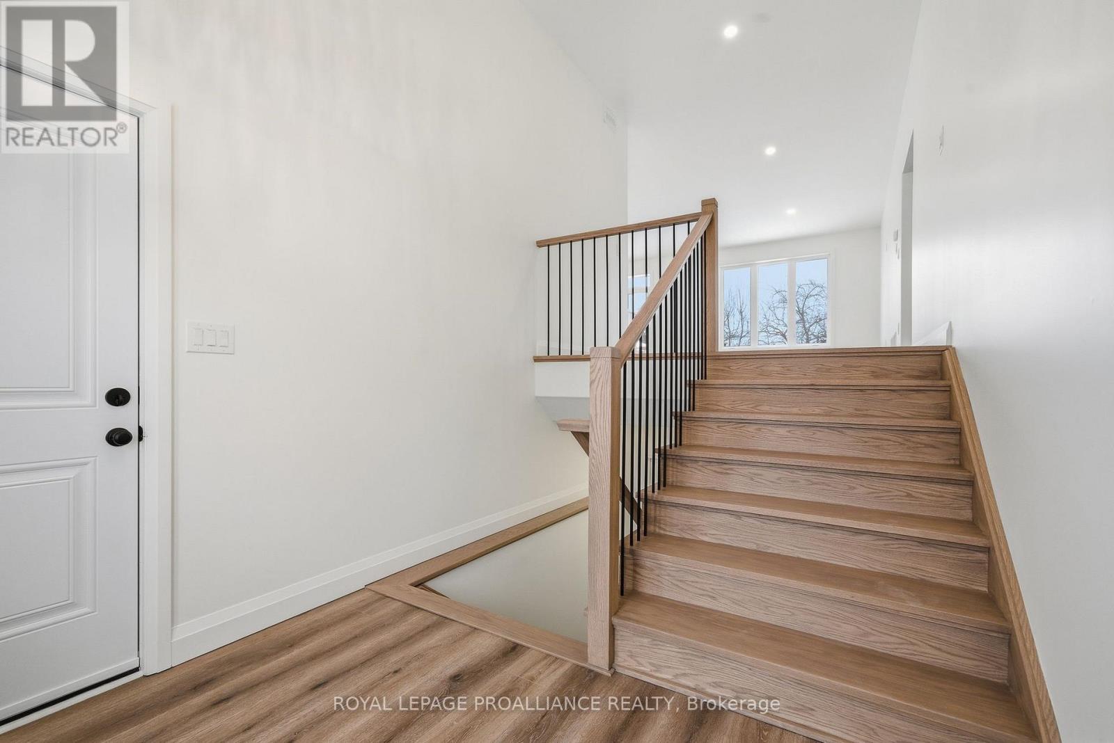 152 Bay Street, Quinte West, Ontario  K8V 1H8 - Photo 5 - X12786634