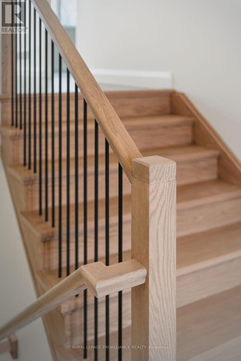 152 Bay Street, Quinte West, Ontario  K8V 1H8 - Photo 8 - X12786634