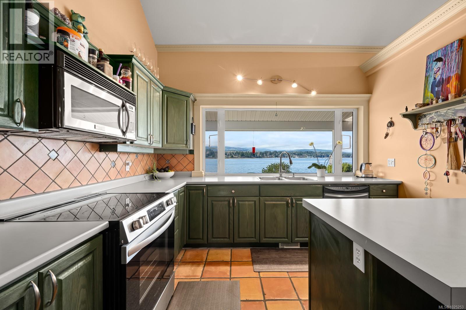 7600 Tozer Rd, Fanny Bay, British Columbia  V0R 1W0 - Photo 11 - 1025253