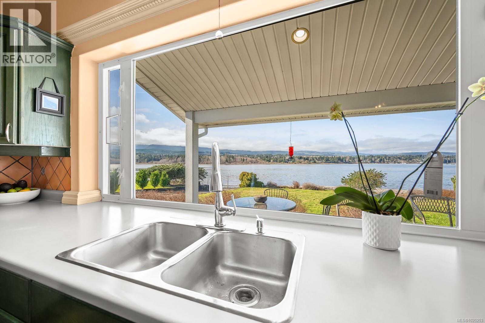 7600 Tozer Rd, Fanny Bay, British Columbia  V0R 1W0 - Photo 10 - 1025253