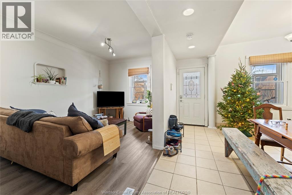977 Gladstone, Windsor, Ontario N9A 2R5 - Photo 10 - 26003205