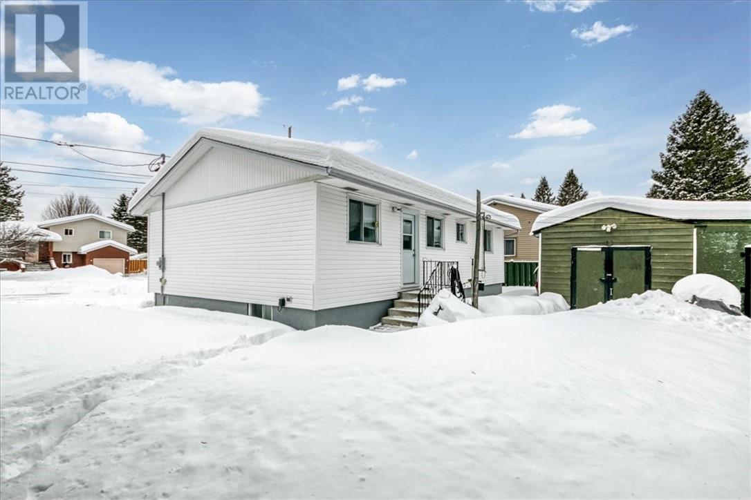 26 Rushbrooke Crescent, Chelmsford, Ontario  P0M 1L0 - Photo 2 - 2126433