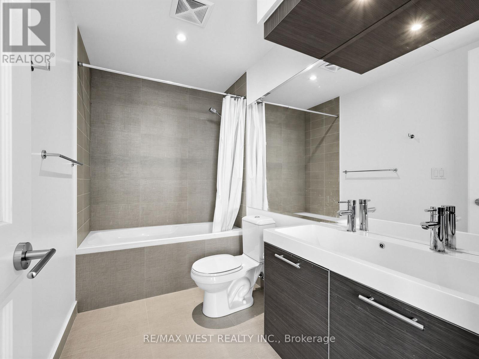 7201 - 388 Yonge Street, Toronto, Ontario  M5B 0A4 - Photo 19 - C12763040