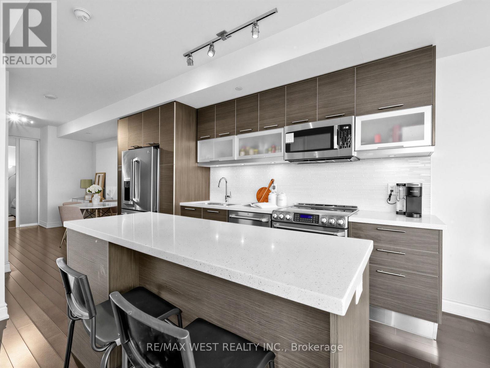 7201 - 388 Yonge Street, Toronto, Ontario  M5B 0A4 - Photo 4 - C12763040