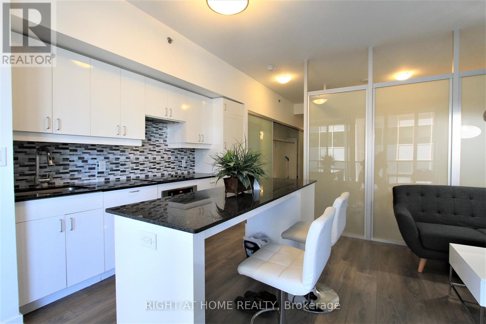 1706 - 426 University Avenue, Toronto, Ontario  M5G 1S9 - Photo 13 - C12786616