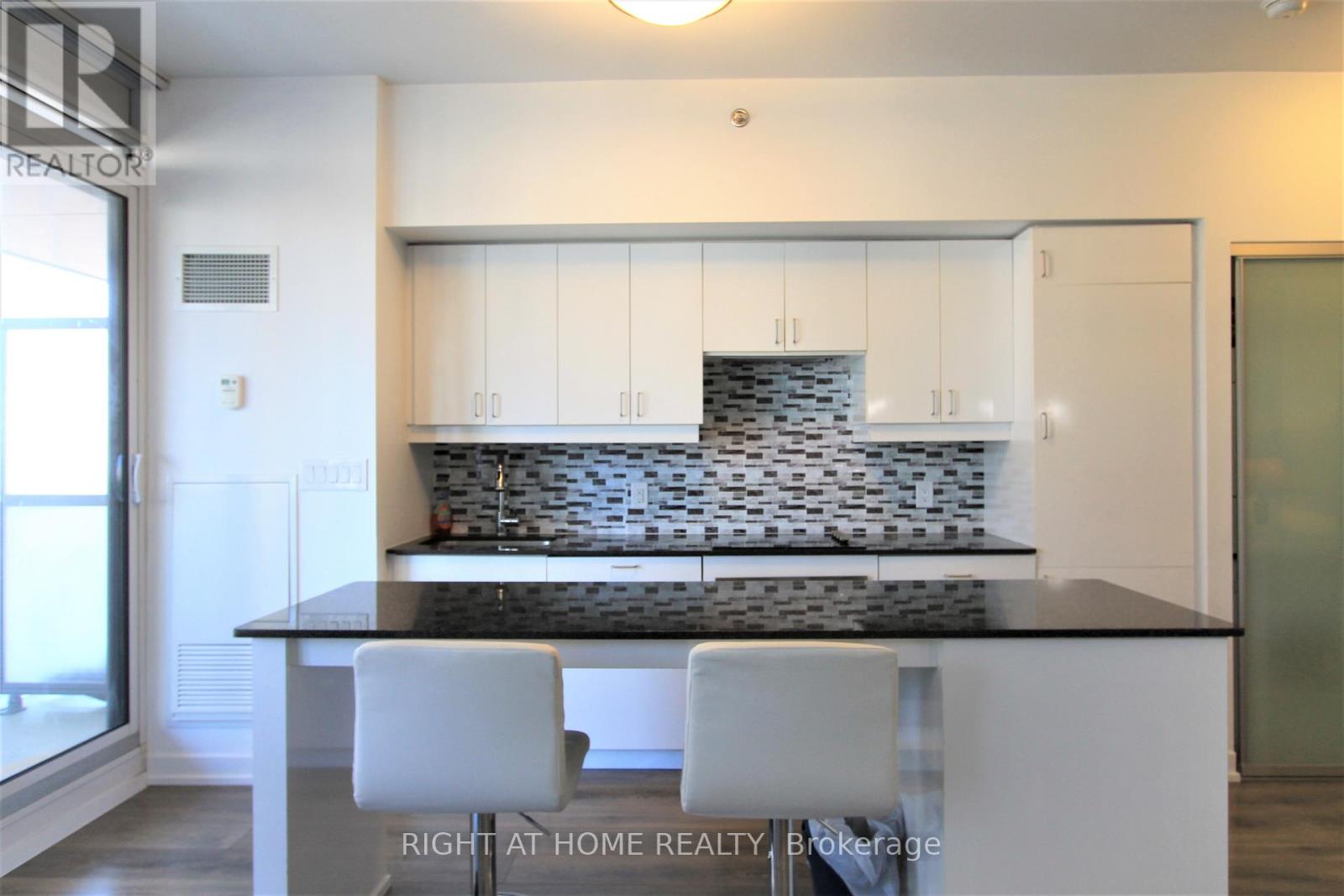 1706 - 426 University Avenue, Toronto, Ontario  M5G 1S9 - Photo 17 - C12786616