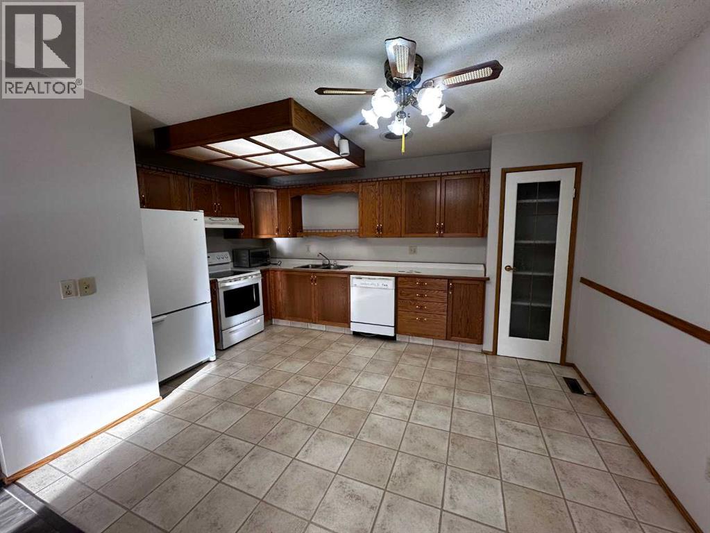 202 Ebert Close, Red Deer, Alberta  T4R 2C5 - Photo 4 - A2280180