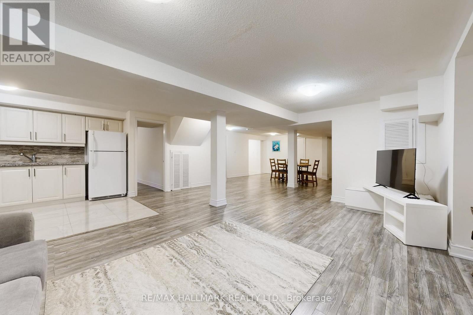 136 Cooperage Crescent, Richmond Hill, Ontario  L4C 9L7 - Photo 8 - N12786630