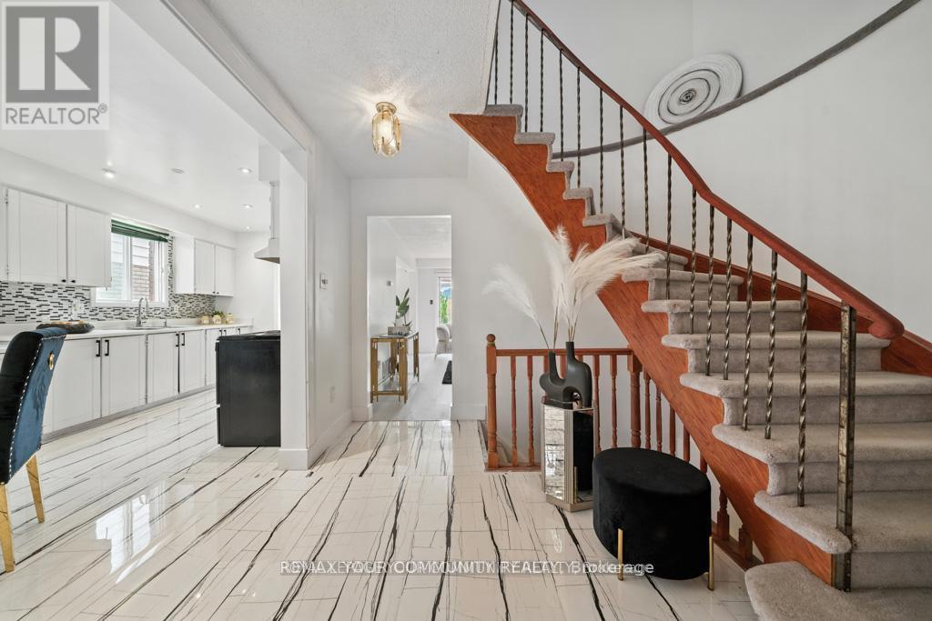 104 Garden Drive, Barrie (Allandale Heights), Ontario  L4N 5K2 - Photo 9 - S12786640