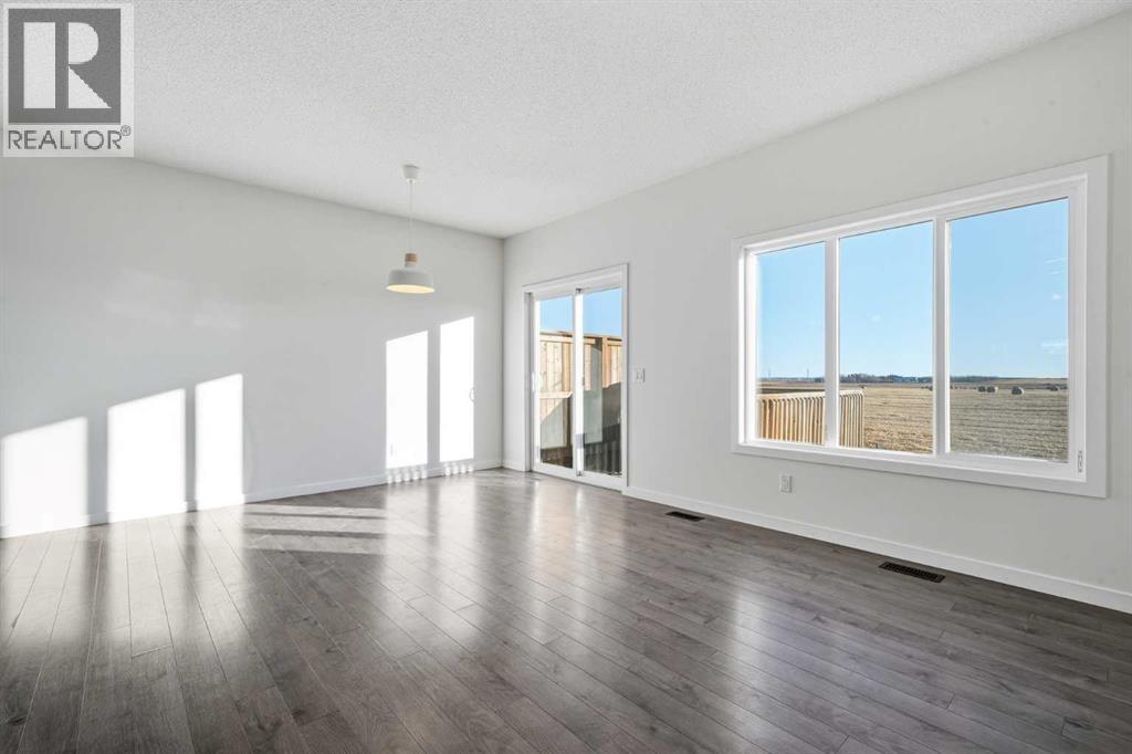 305 Hillcrest Road Sw, Airdrie, Alberta  T4B 4K1 - Photo 3 - A2285814