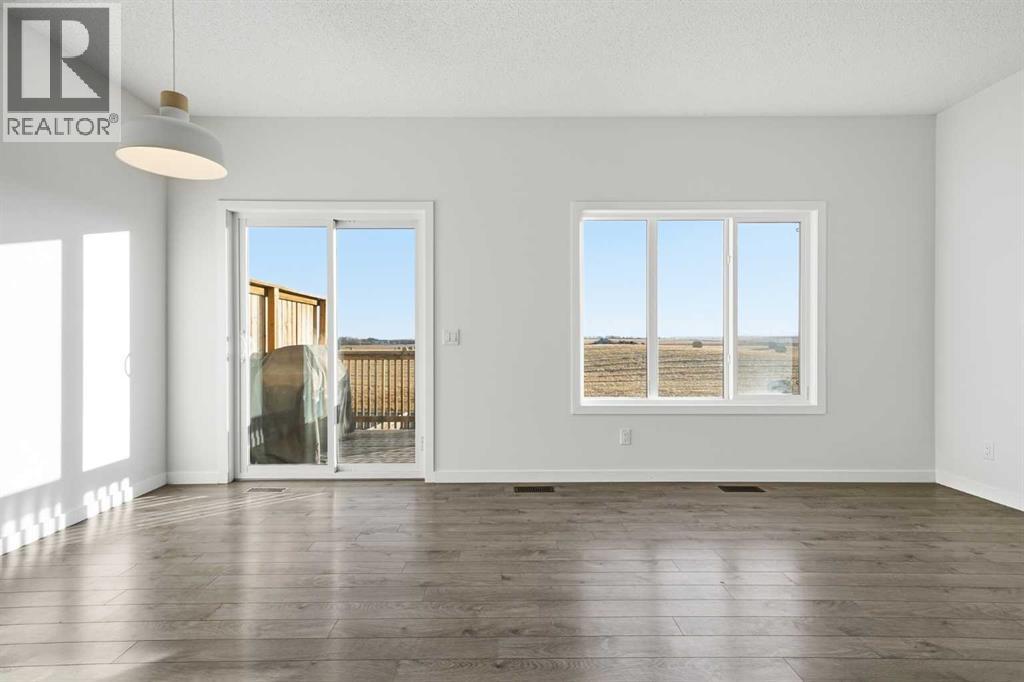 305 Hillcrest Road Sw, Airdrie, Alberta  T4B 4K1 - Photo 4 - A2285814