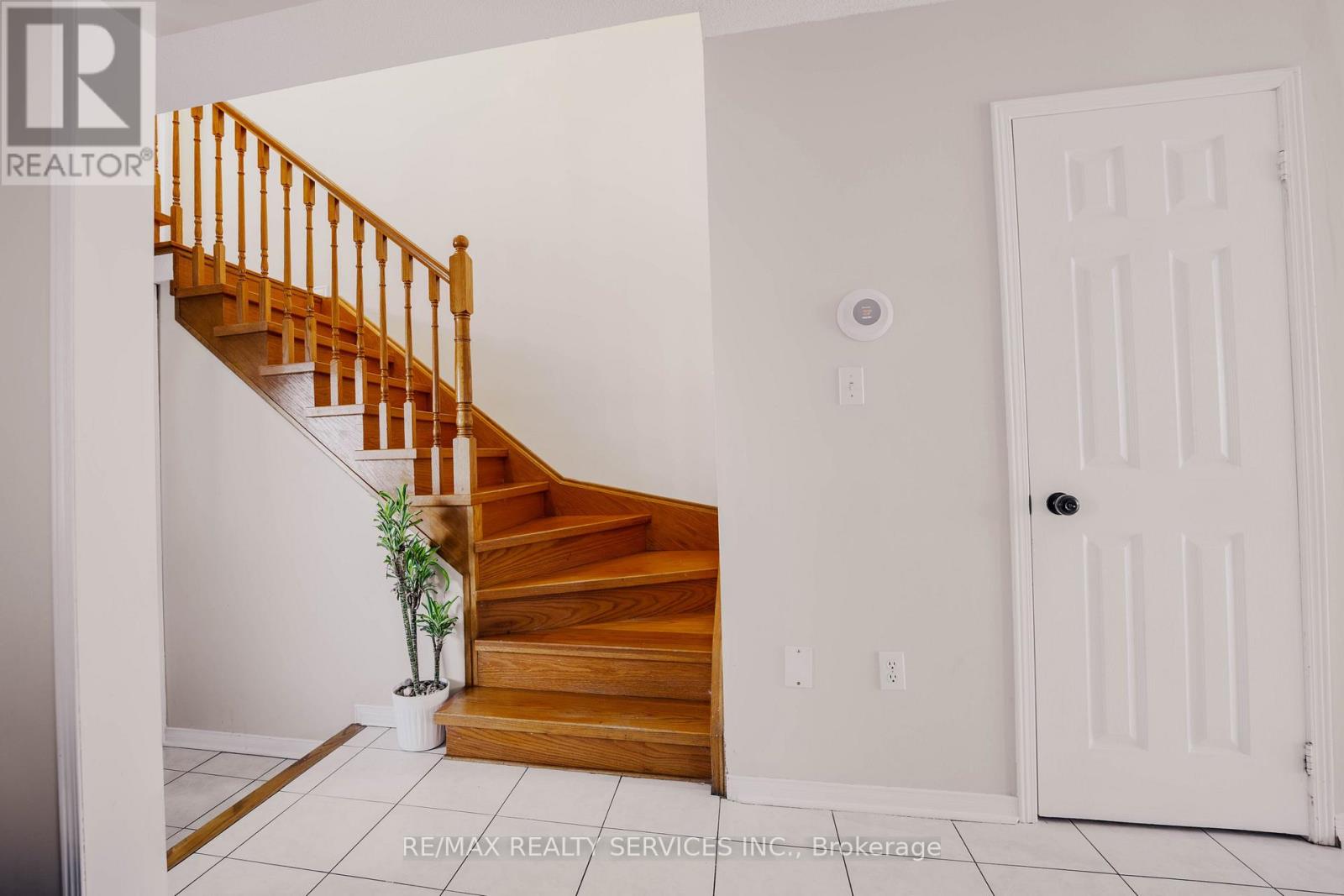 132 Lauraglen Crescent, Brampton, Ontario  L6Y 5A3 - Photo 9 - W12786552