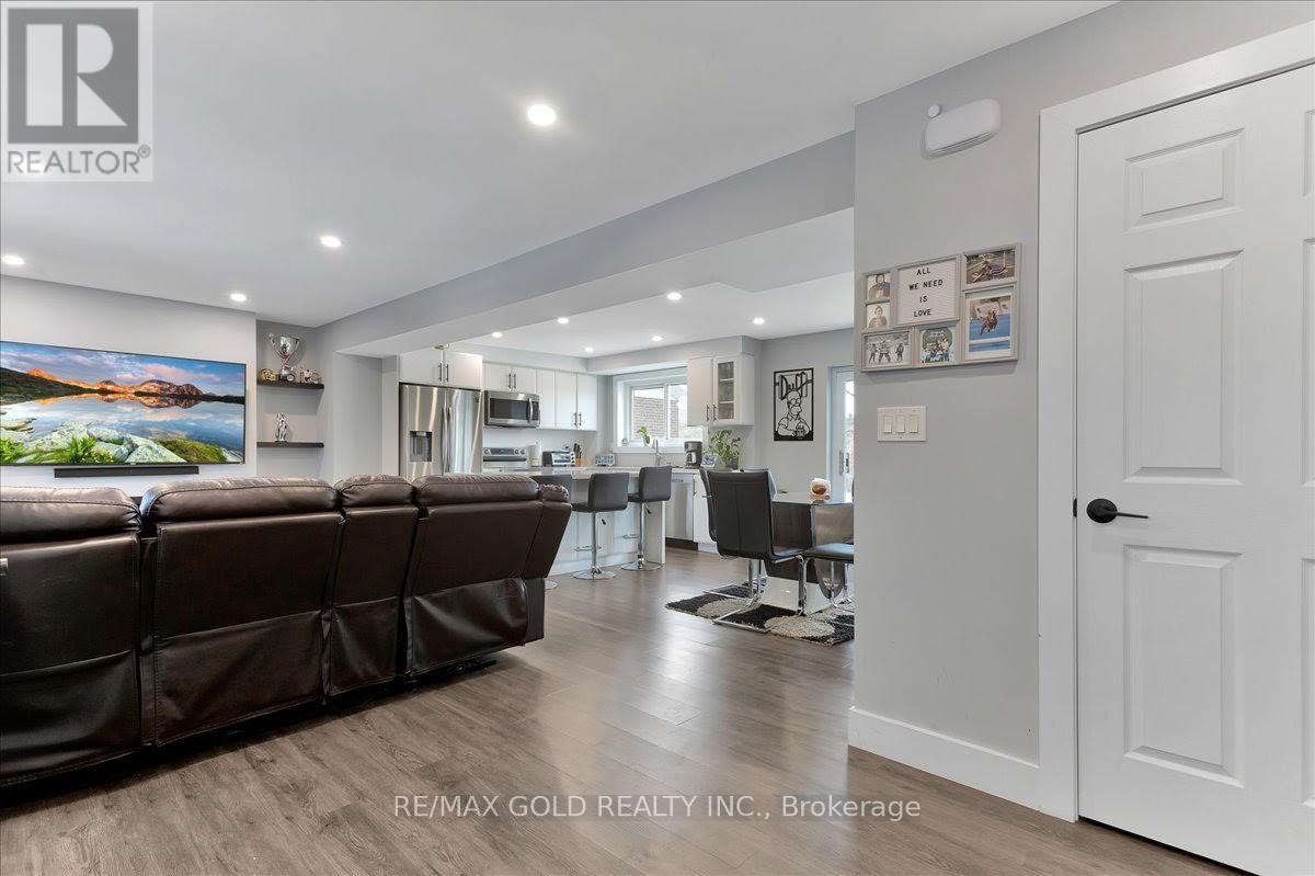 48 Aberdeen Crescent, Brampton, Ontario  L6T 2P9 - Photo 2 - W12786580