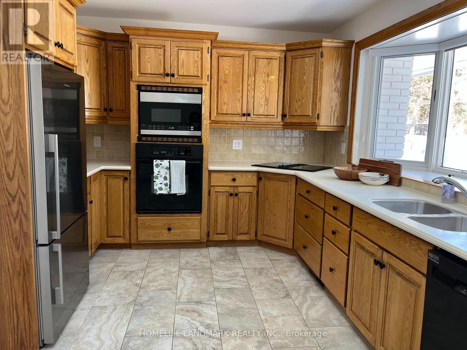 284 Woodland Drive, Oakville, Ontario  L6J 4W5 - Photo 11 - W12786588