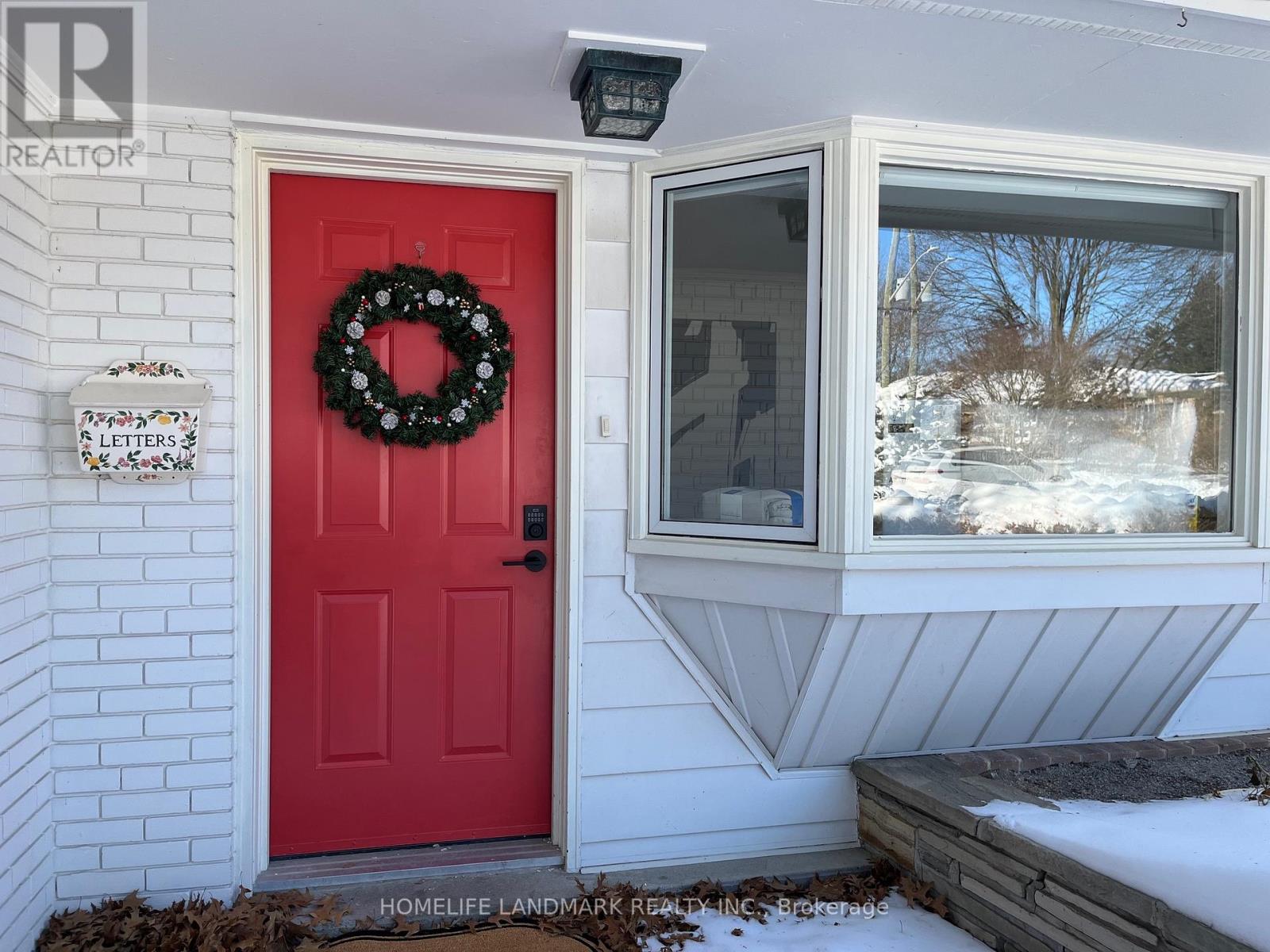 284 Woodland Drive, Oakville, Ontario  L6J 4W5 - Photo 2 - W12786588