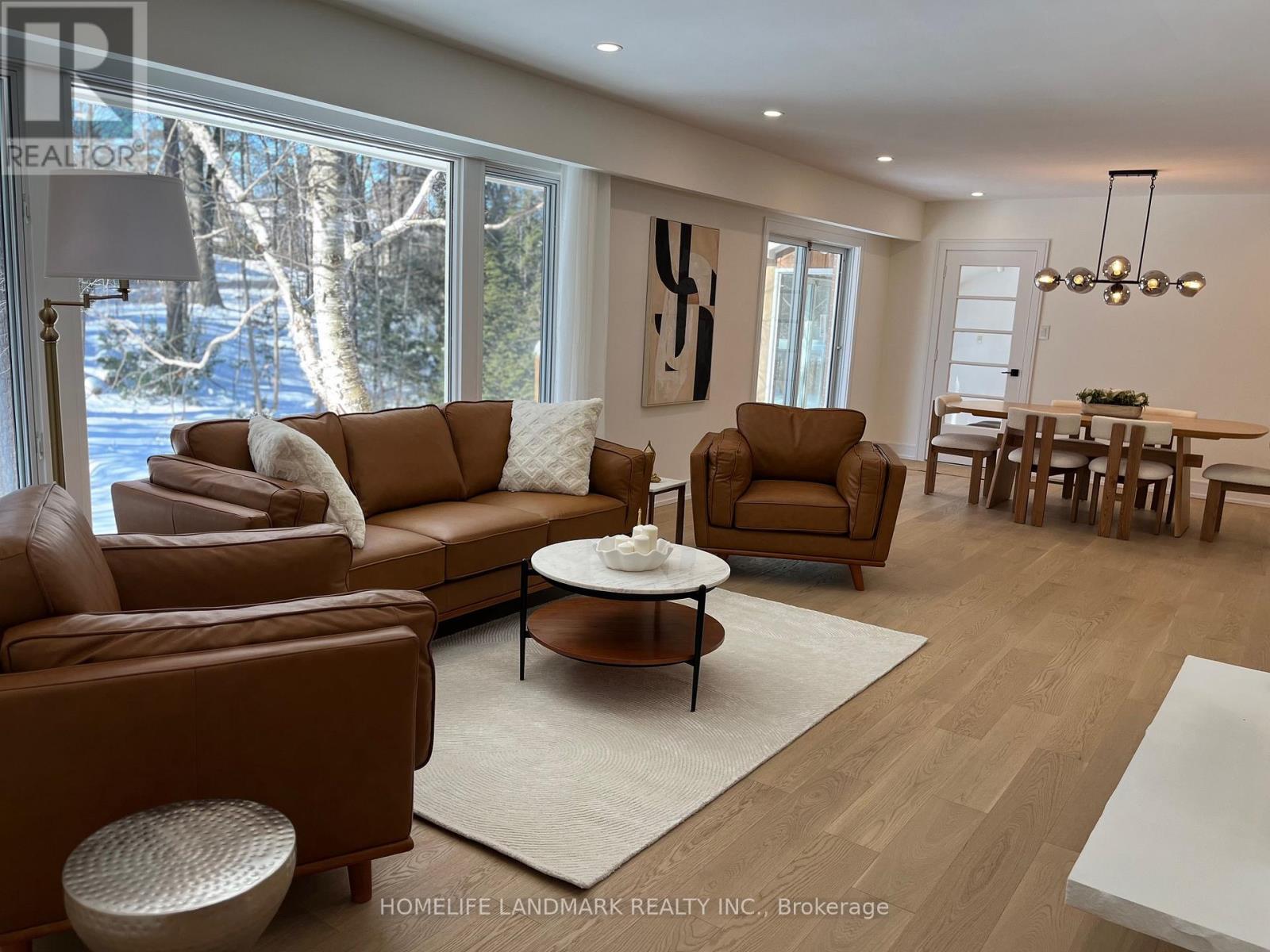 284 Woodland Drive, Oakville, Ontario  L6J 4W5 - Photo 3 - W12786588