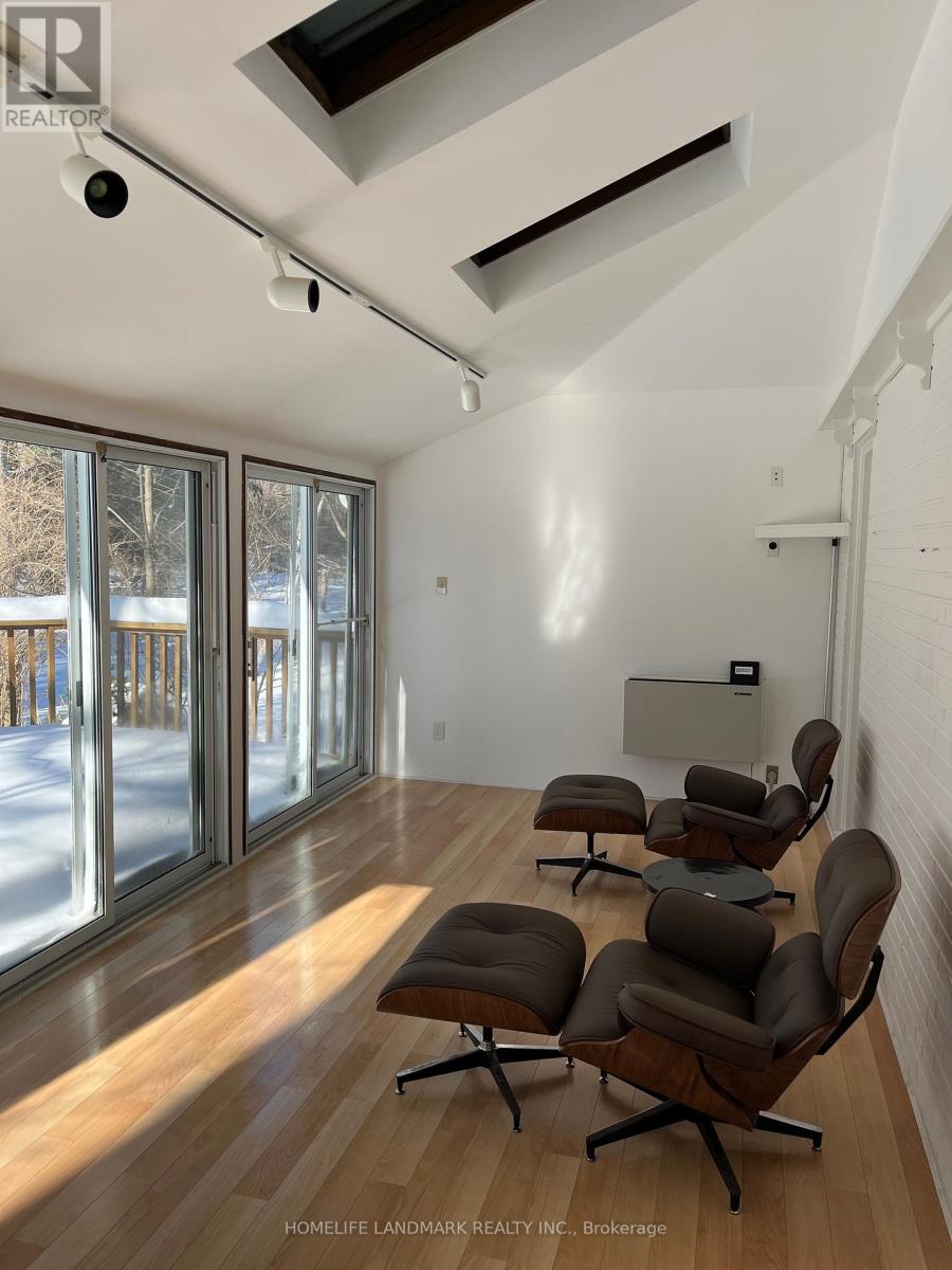 284 Woodland Drive, Oakville, Ontario  L6J 4W5 - Photo 7 - W12786588