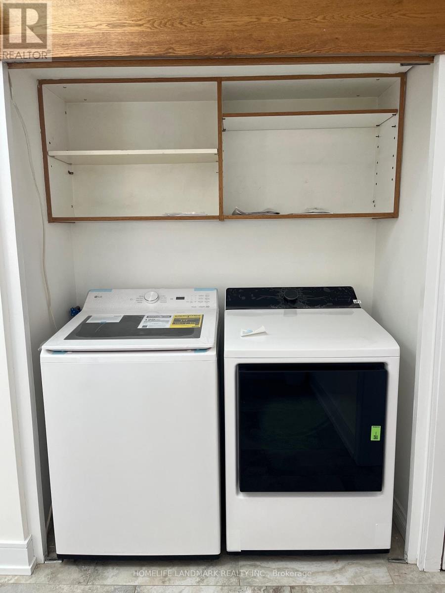 284 Woodland Drive, Oakville, Ontario  L6J 4W5 - Photo 8 - W12786588