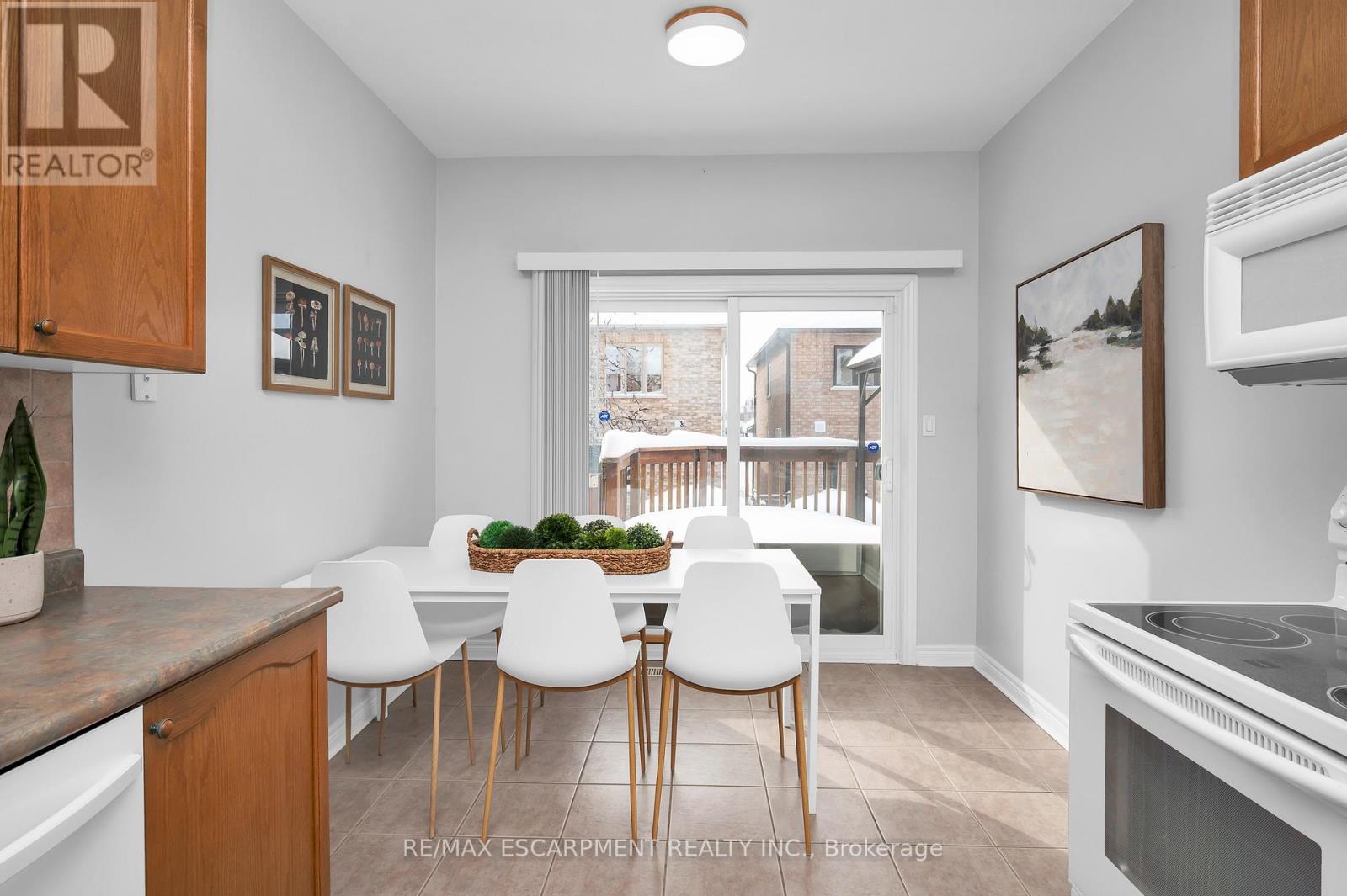 2546 Nichols Drive, Oakville, Ontario  L6H 7L3 - Photo 10 - W12786608