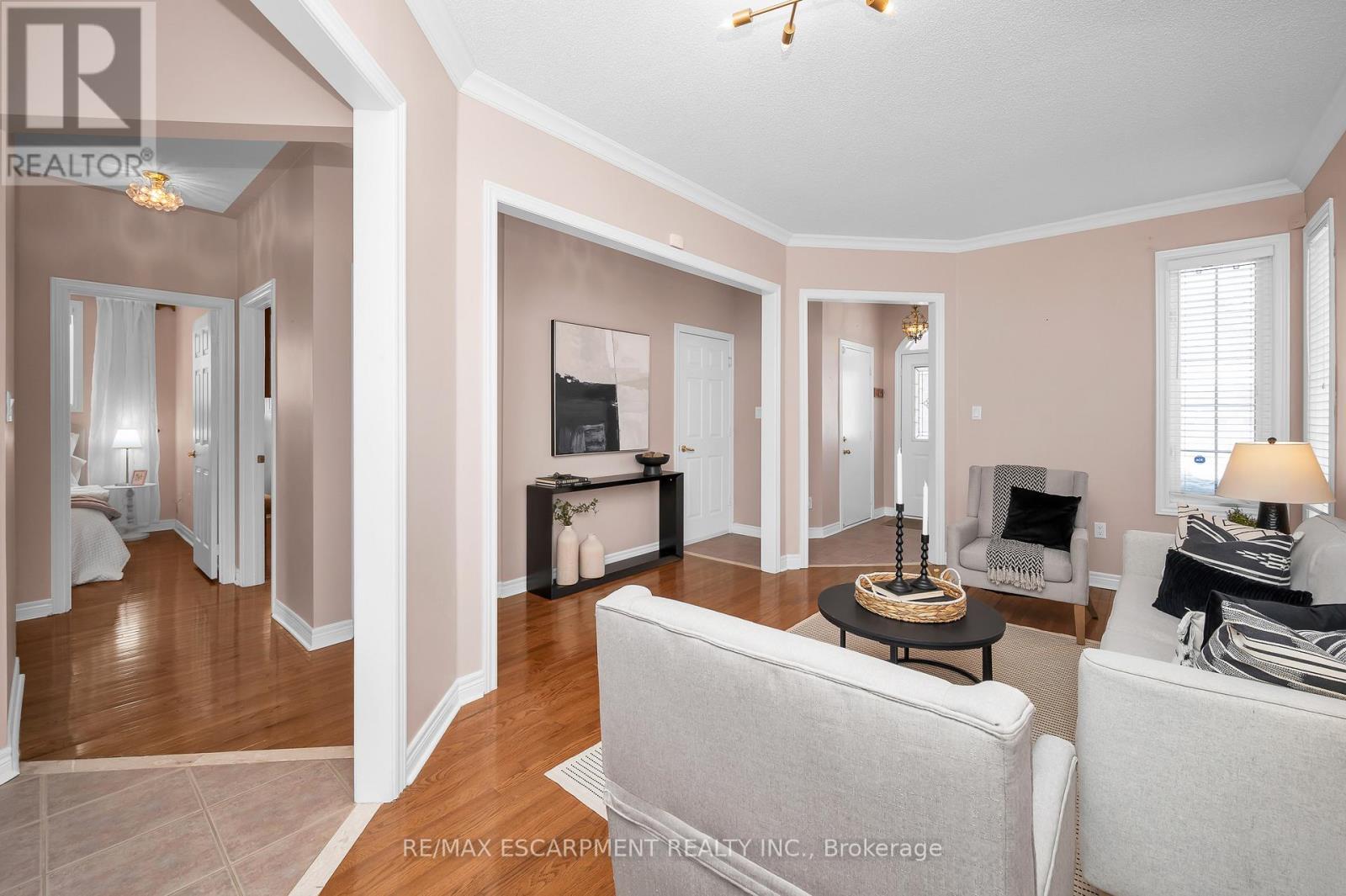 2546 Nichols Drive, Oakville, Ontario  L6H 7L3 - Photo 8 - W12786608