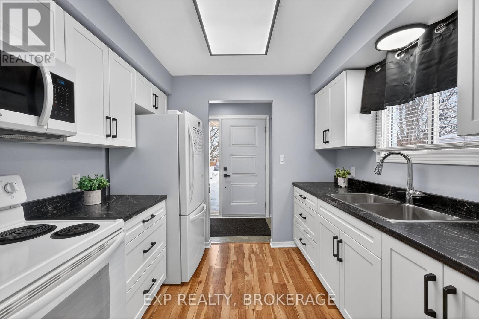 554 Whistler Terrace, Kingston (East Gardiners Rd), Ontario  K7M 8J6 - Photo 5 - X12786752