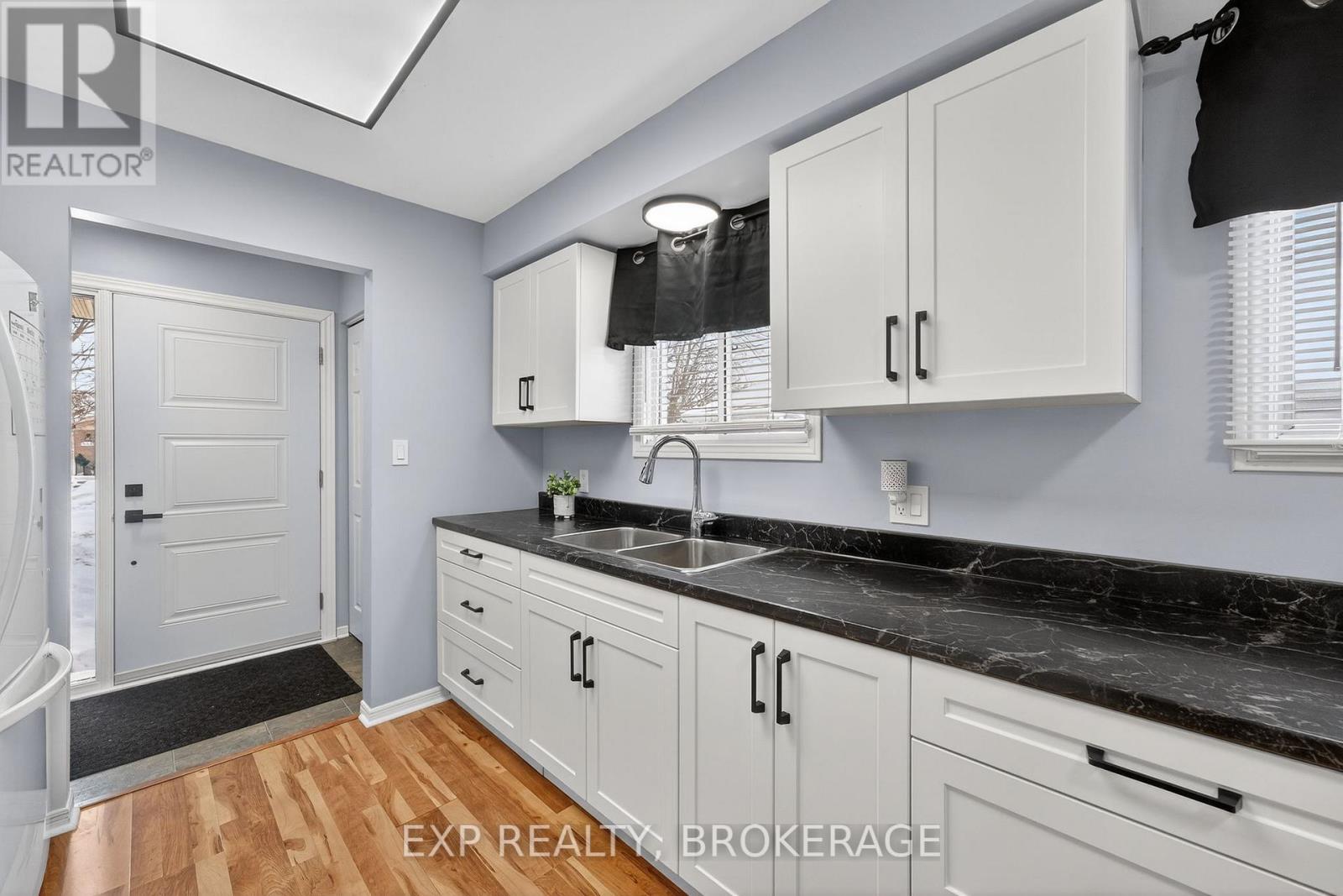 554 Whistler Terrace, Kingston (East Gardiners Rd), Ontario  K7M 8J6 - Photo 6 - X12786752