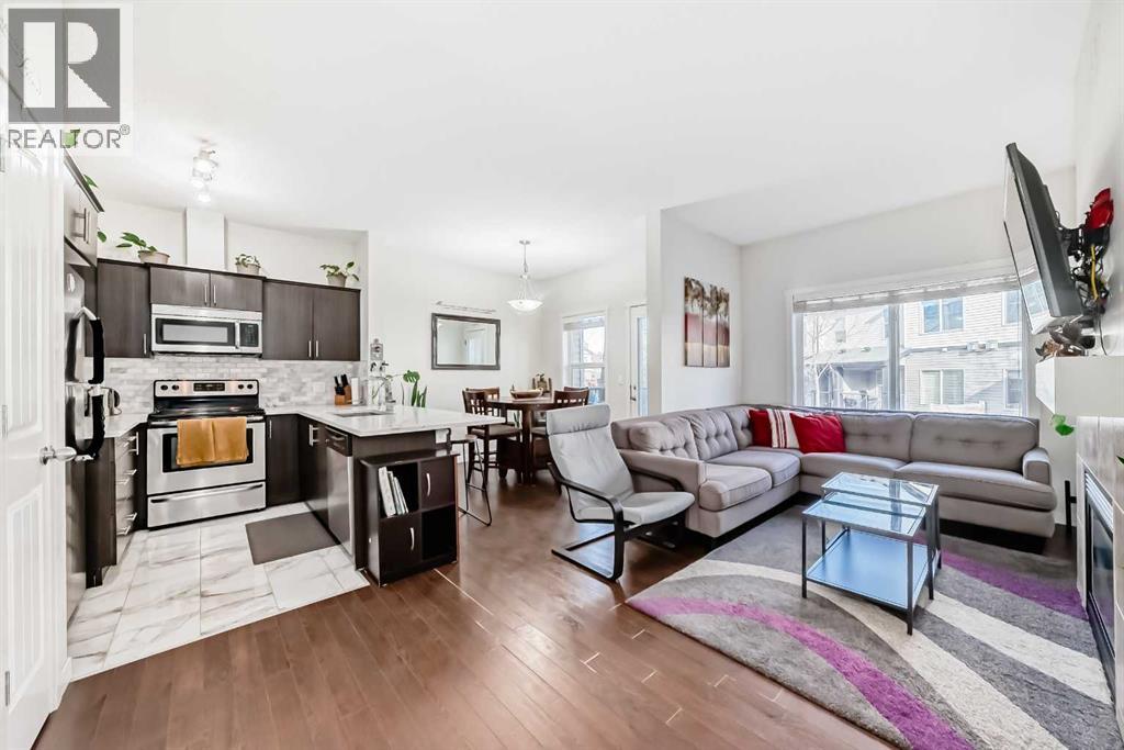 48 Copperpond Landing Se, Calgary, Alberta  T2Z 1G6 - Photo 7 - A2285922