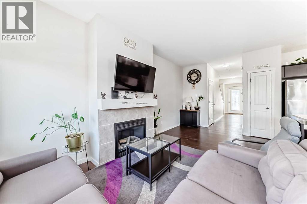 48 Copperpond Landing Se, Calgary, Alberta  T2Z 1G6 - Photo 6 - A2285922