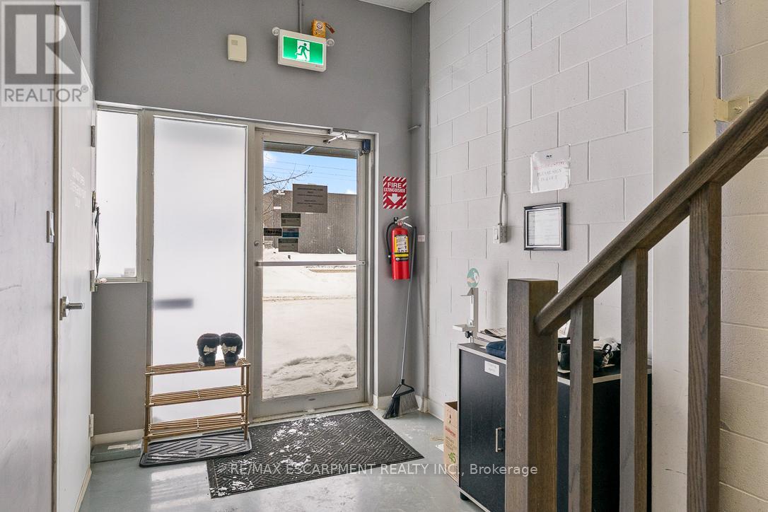 5 - 70 Monarch Road, Guelph (Willow West/sugarbush/west Acres), Ontario  N1K 1S3 - Photo 3 - X12786584