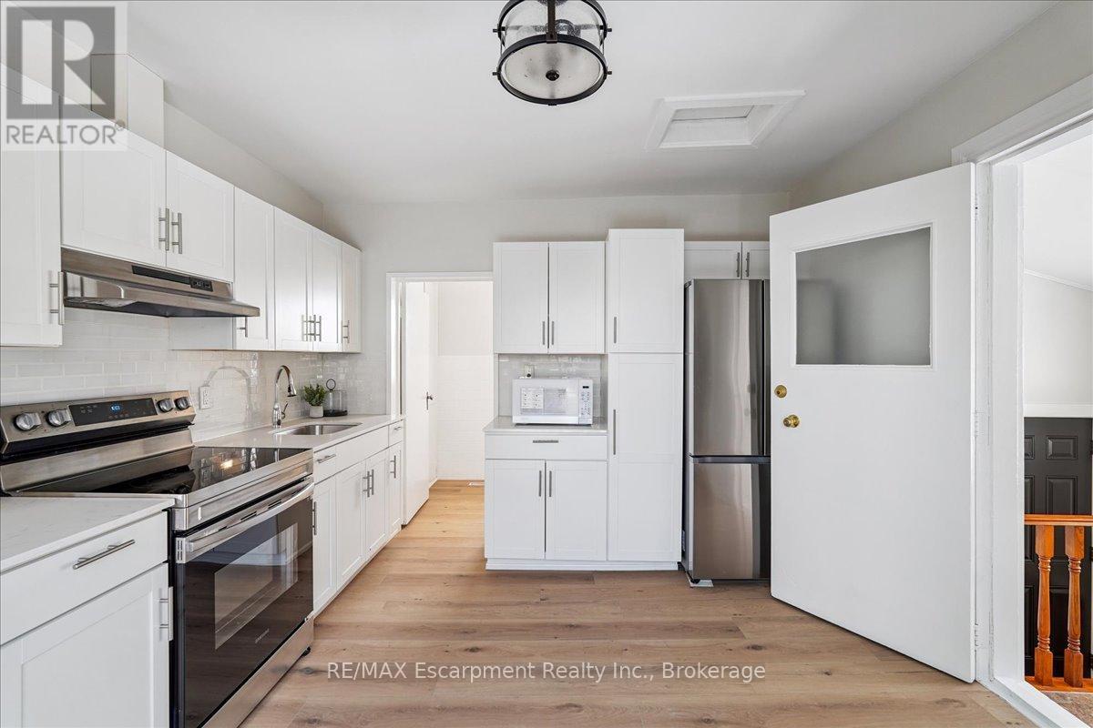 135 Deane Avenue, Oakville, Ontario  L6K 1N2 - Photo 10 - W12786766