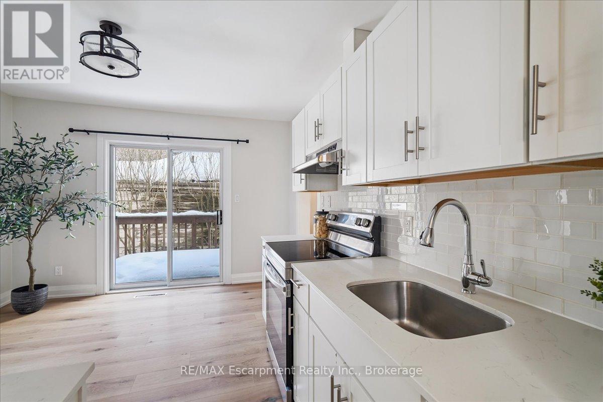 135 Deane Avenue, Oakville, Ontario  L6K 1N2 - Photo 11 - W12786766