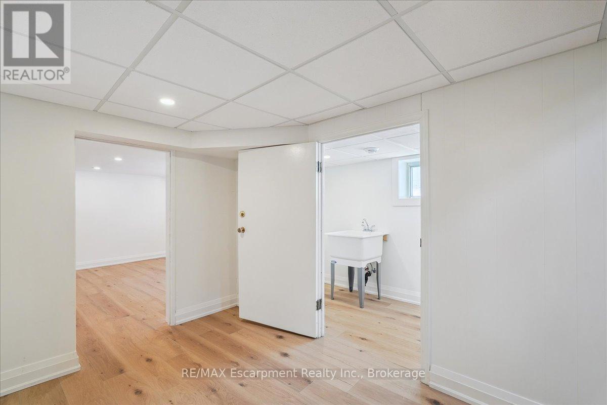 135 Deane Avenue, Oakville, Ontario  L6K 1N2 - Photo 16 - W12786766