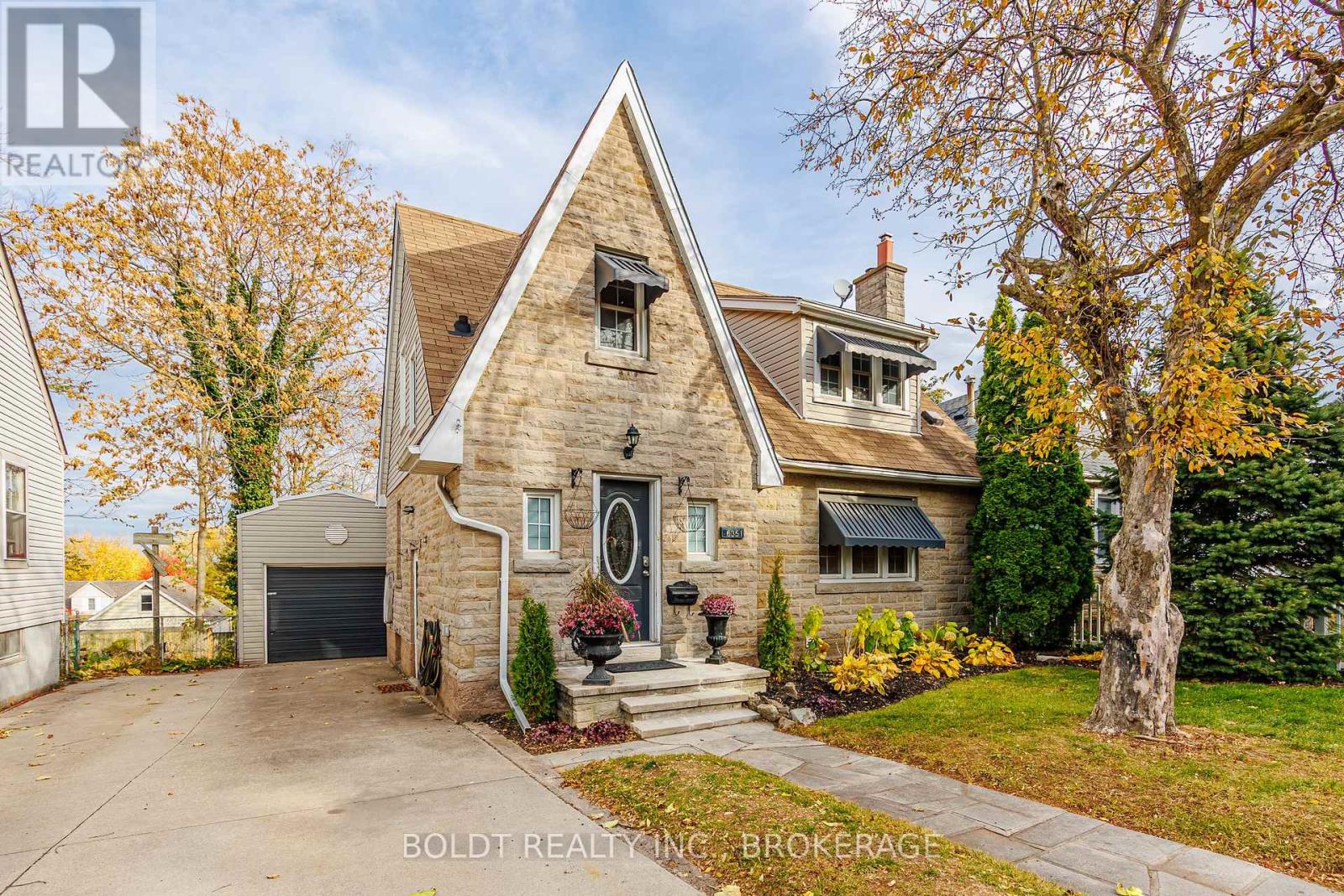 6351 Leeming Street, Niagara Falls, Ontario  L2G 1K3 - Photo 1 - X12786724