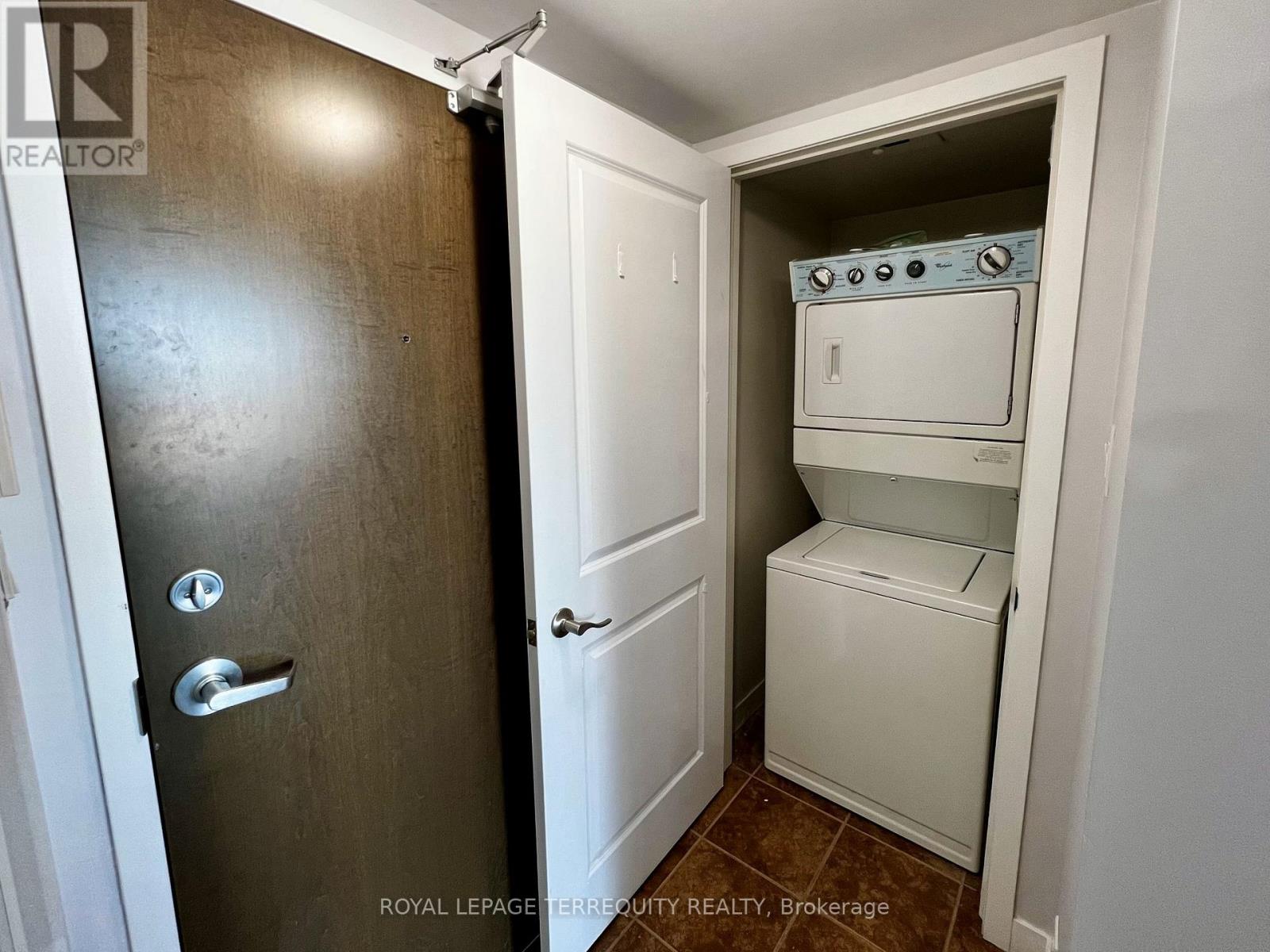 1203 - 9 George Street W, Brampton, Ontario  L6X 0T6 - Photo 13 - W12786246