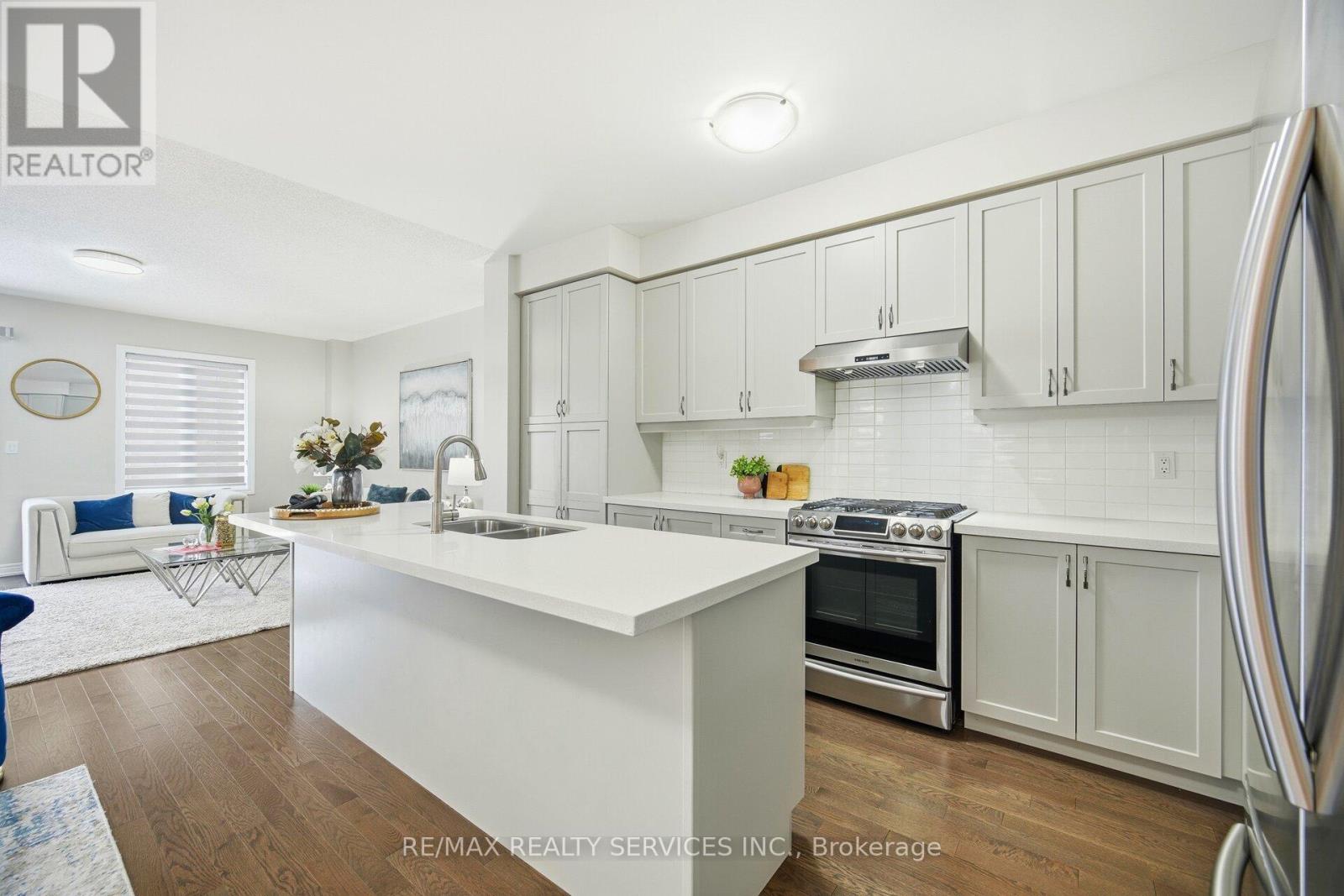 93 Benadir Avenue, Caledon, Ontario  L7C 4E7 - Photo 14 - W12786318