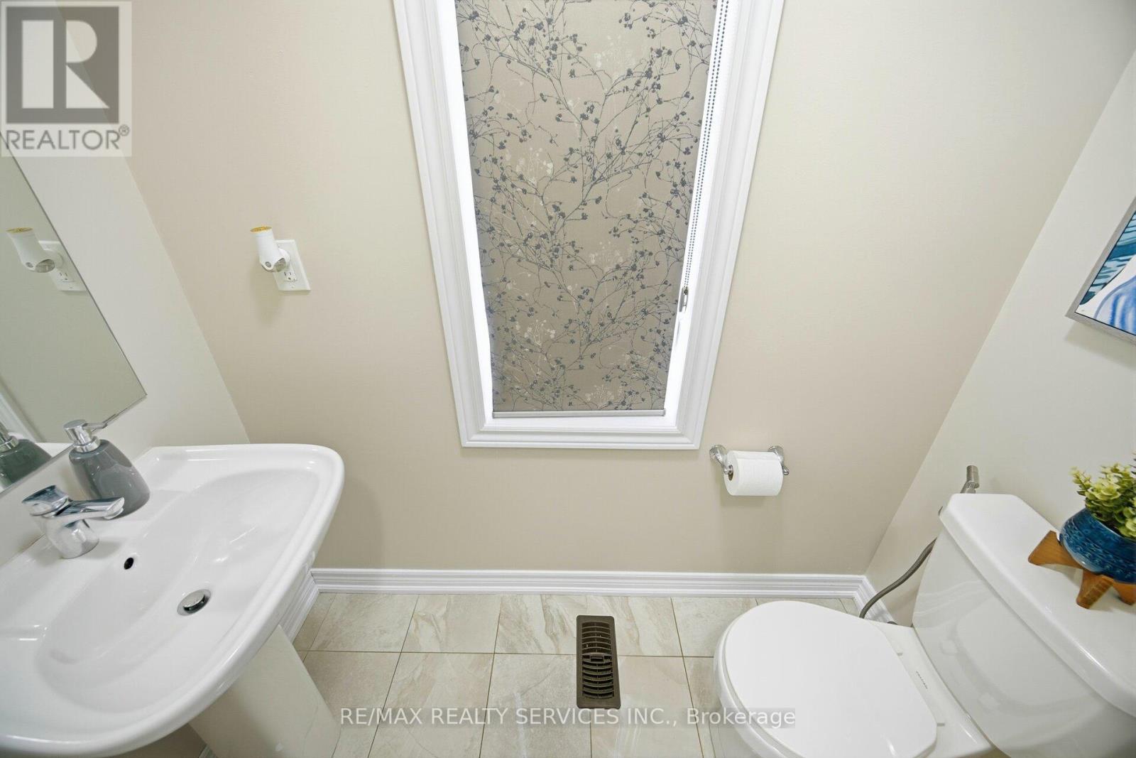 93 Benadir Avenue, Caledon, Ontario  L7C 4E7 - Photo 17 - W12786318