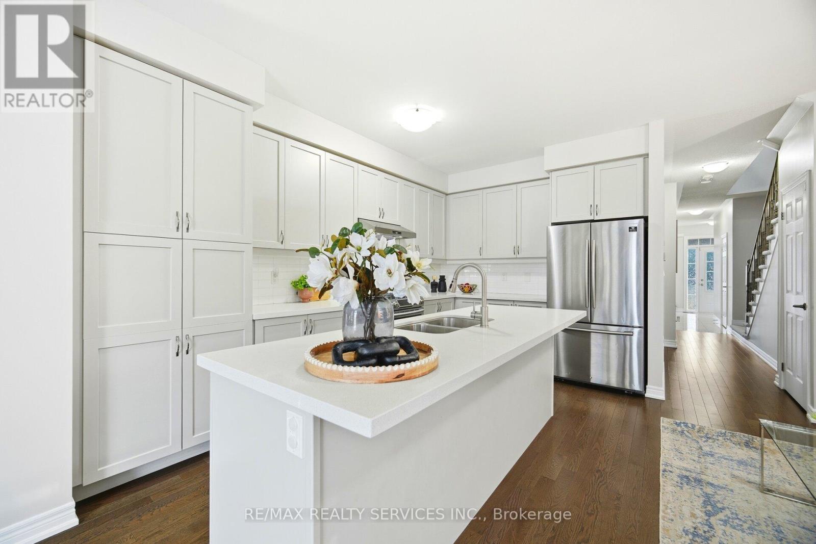 93 Benadir Avenue, Caledon, Ontario  L7C 4E7 - Photo 2 - W12786318