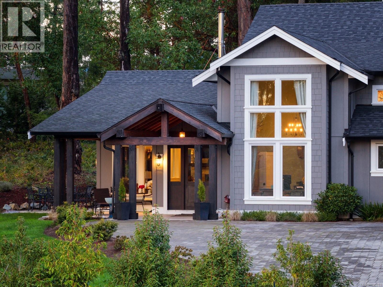 390 Wain Rd, North Saanich, British Columbia  V8L 5P9 - Photo 2 - 1025311