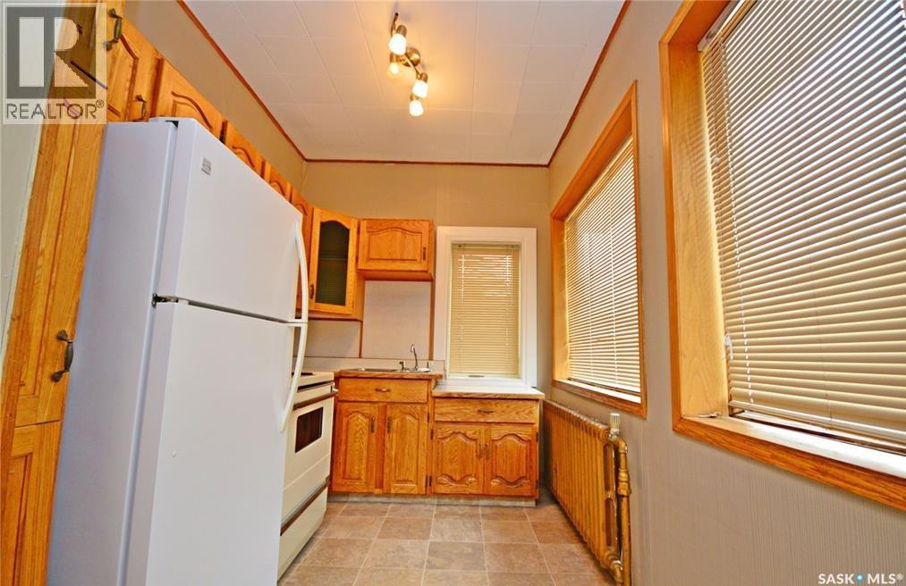 412 Iroquois Street W, Moose Jaw, Saskatchewan  S6H 5B3 - Photo 2 - SK028527