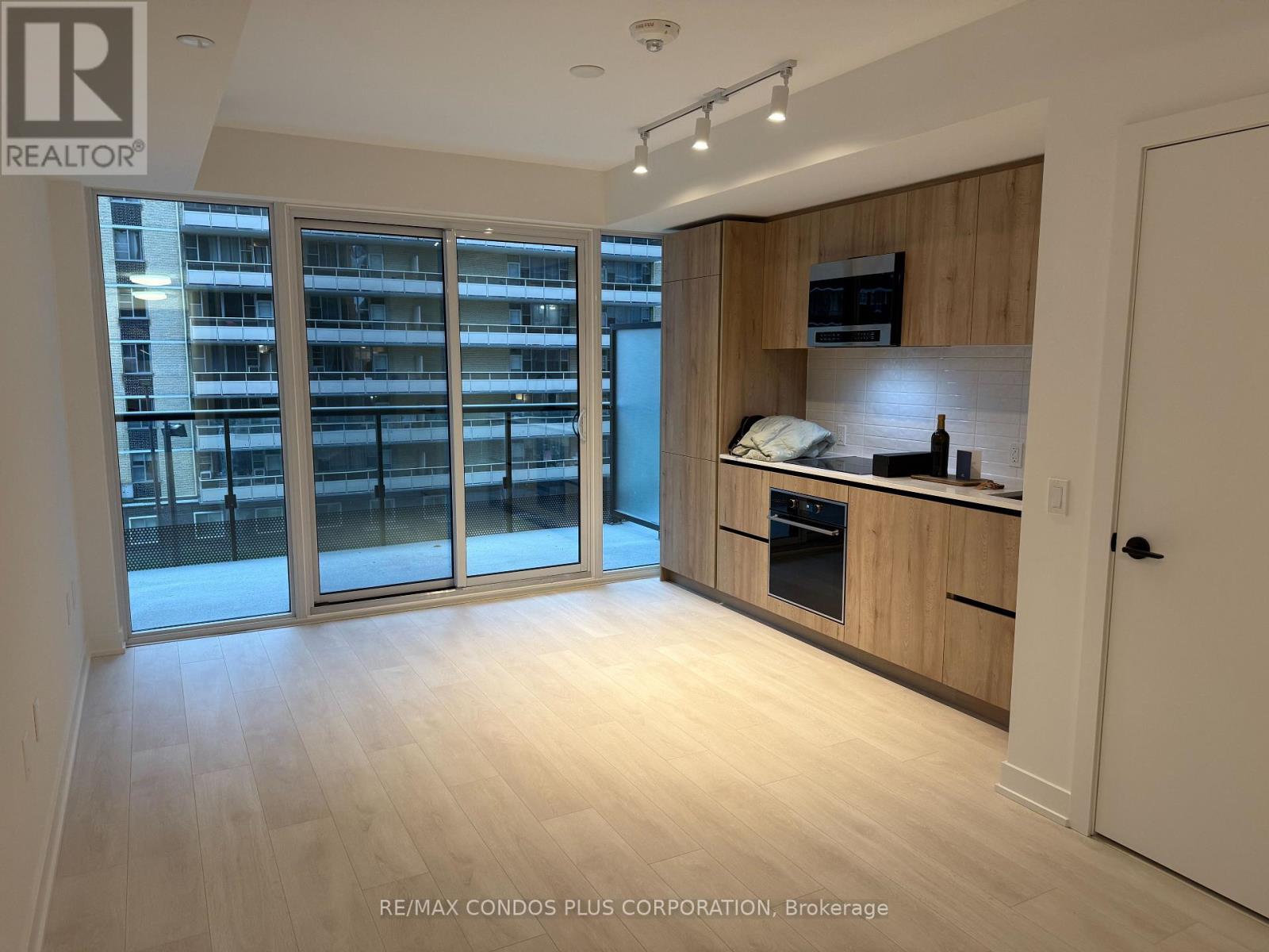 402 - 127 BROADWAY AVENUE, Toronto, Ontario