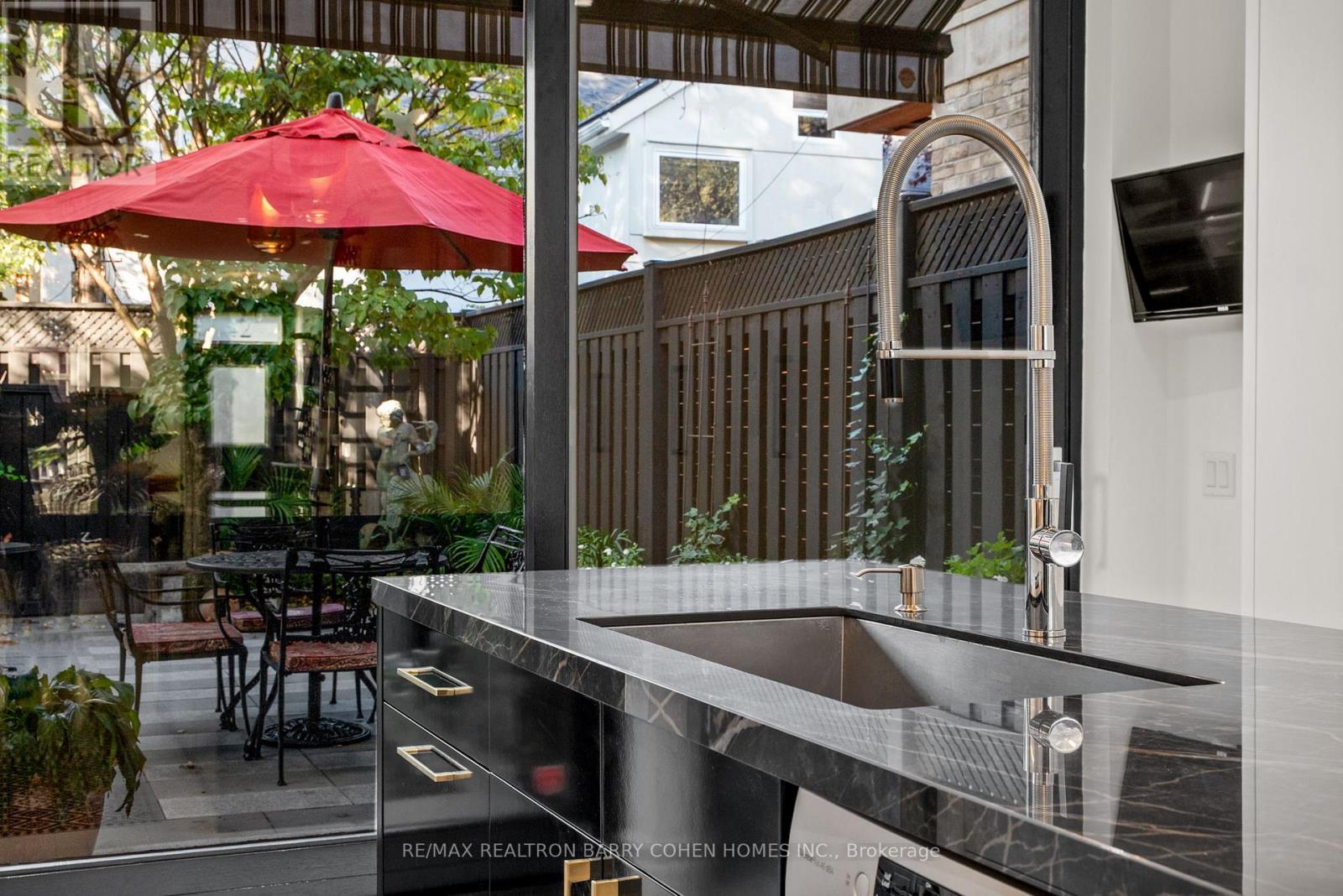 42 Berryman Street, Toronto, Ontario  M5R 1M6 - Photo 14 - C12786710