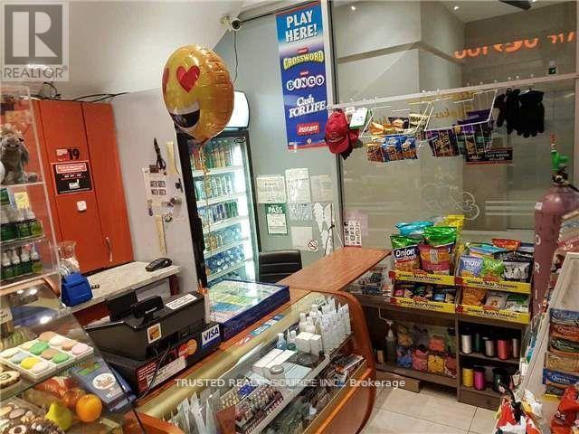 19 - 384 Yonge Street, Toronto (Bay Street Corridor), Ontario  M5B 1S8 - Photo 2 - C12786800