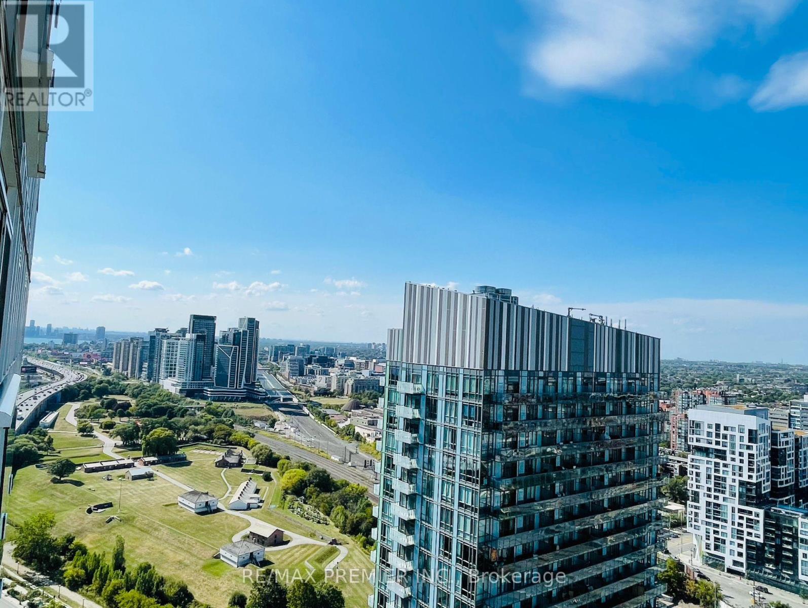 3809 - 85 Queens Wharf Road, Toronto, Ontario  M5V 0J9 - Photo 2 - C12786844