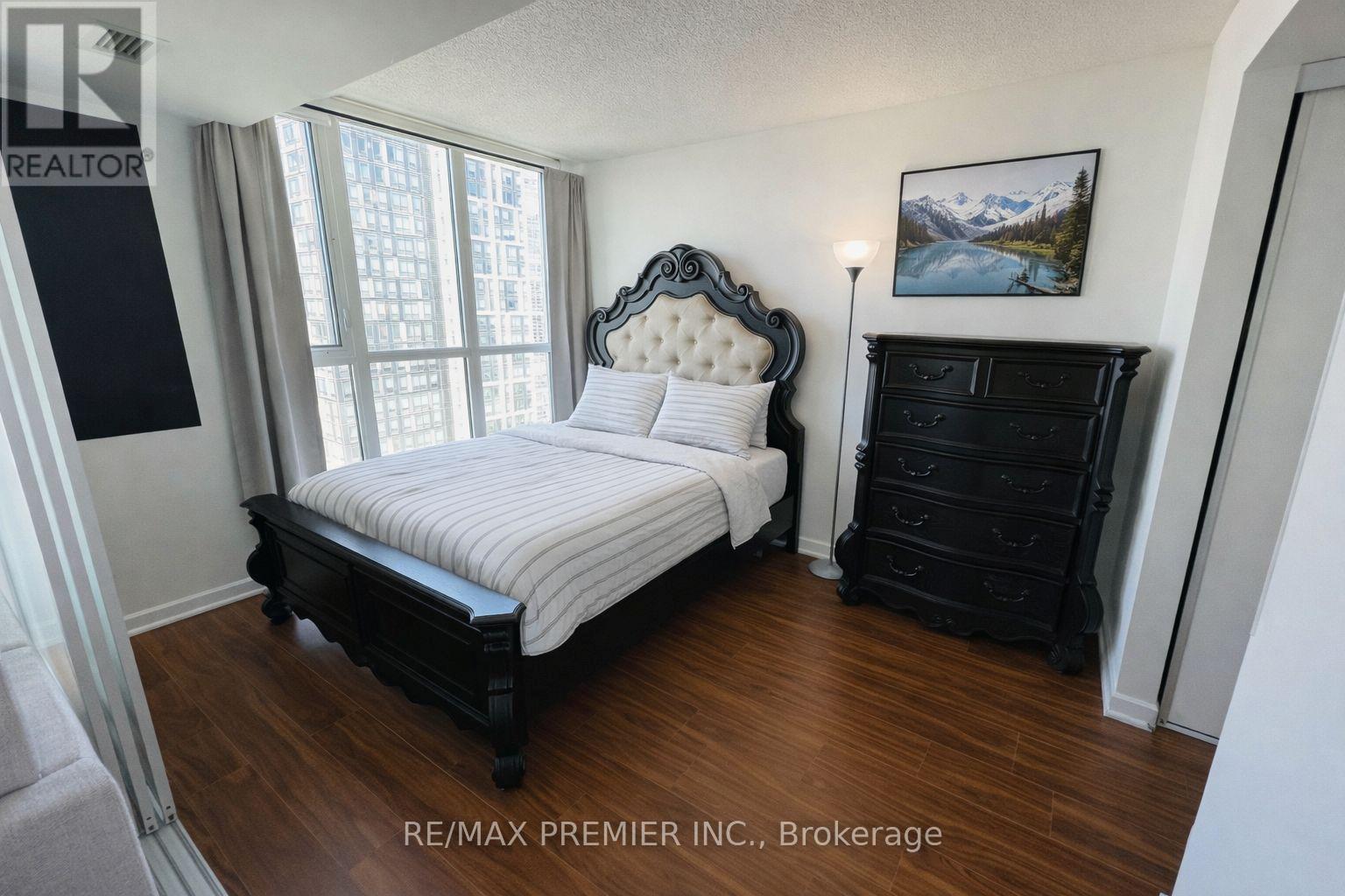 3809 - 85 Queens Wharf Road, Toronto, Ontario  M5V 0J9 - Photo 6 - C12786844