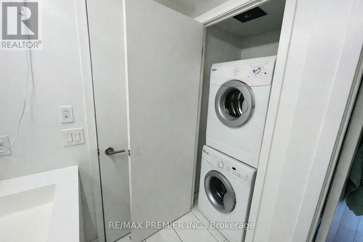 3809 - 85 Queens Wharf Road, Toronto, Ontario  M5V 0J9 - Photo 9 - C12786844